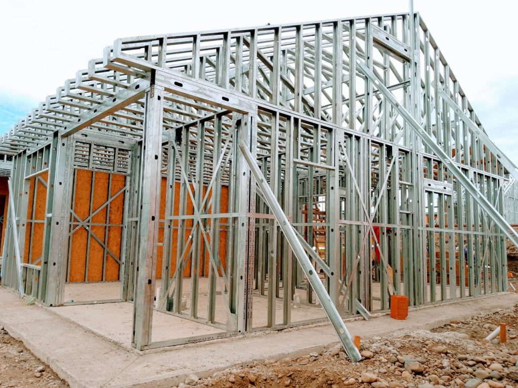 Juan Construye_ Constructora_ en La Guia Esquel