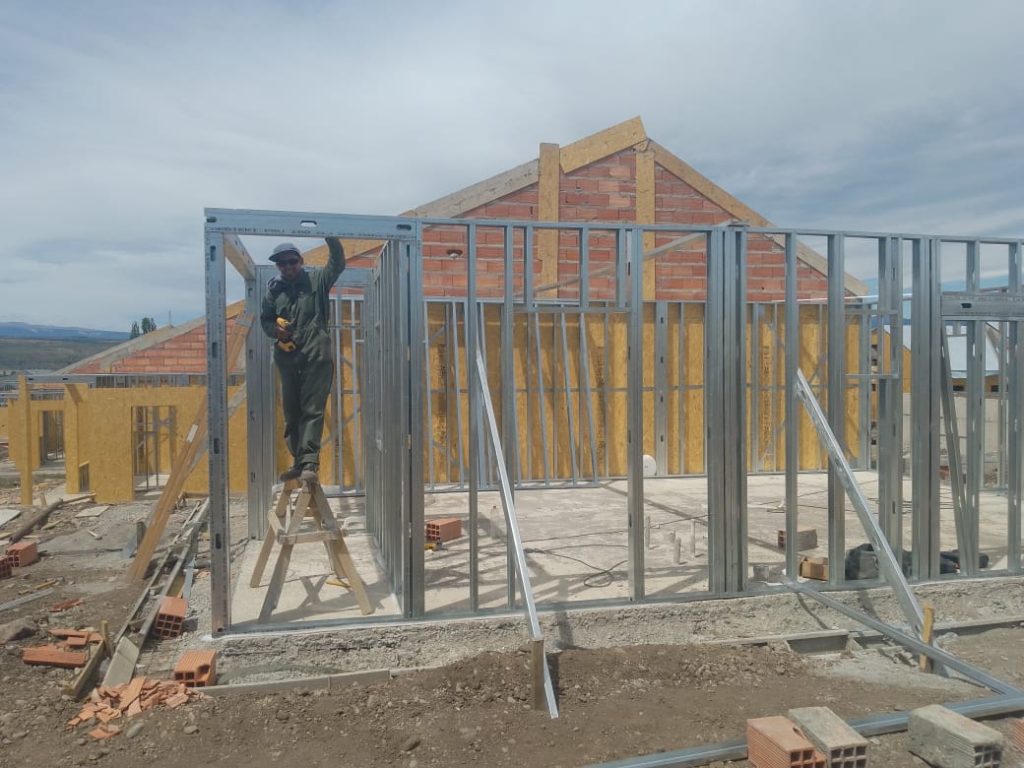 Juan Construye_ Constructora_ en La Guia Esquel