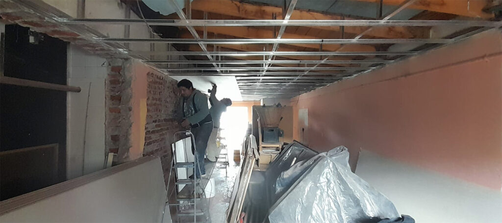 Rojas_construcciones_en_la_guia_Esquel