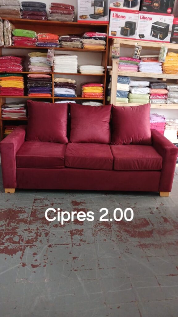 Juliar_muebleria_en_La_Guia_Esquel