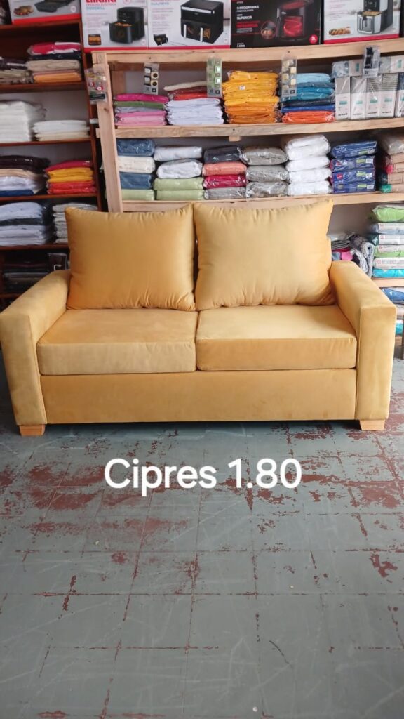 Juliar_muebleria_en_La_Guia_Esquel